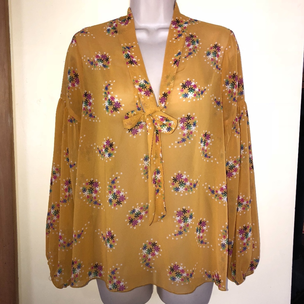 POEMA tie front floral print blouse/great sleeves